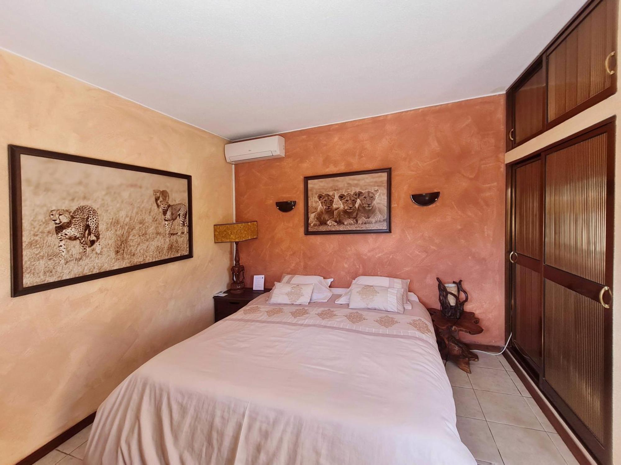 Paraiso - Naturism Optional Adults Only Couette-café